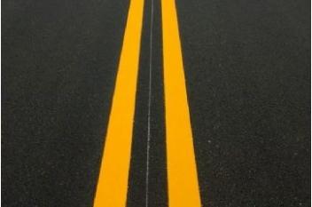 道路交通標(biāo)線在性能上有什么樣嚴(yán)格的要求呢？