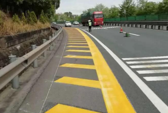 十堰恐龍化工創(chuàng)新驅(qū)動，引領(lǐng)道路標線漆生產(chǎn)新高度